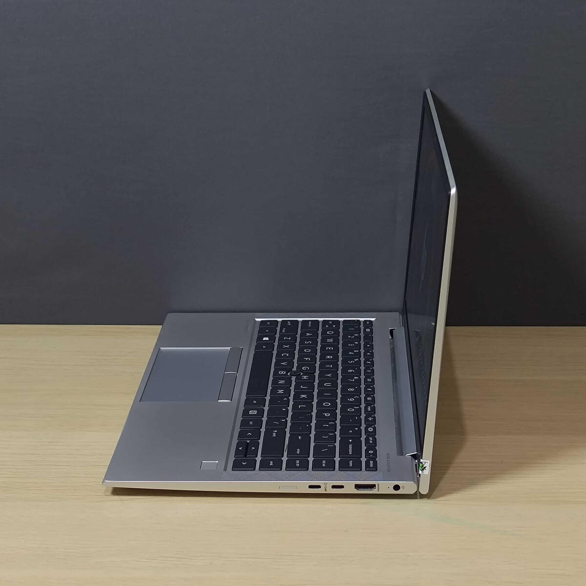 Lenovo Elitebook 845G8 Samping Kiri Lenovo Elitebook 845G8 Samping Kiri Butik Laptop